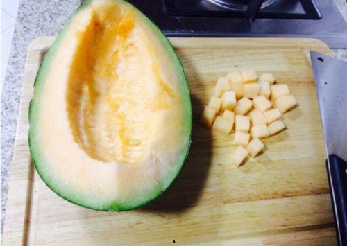 迪拜吃哈密瓜视频,探寻哈密瓜的甜蜜诱惑