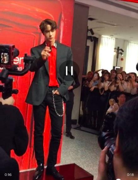 陈飞宇酒店吃瓜视频,揭秘明星私生活瞬间