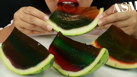 小瓜里放果冻可以吃吗视频,美味又健康,快来尝试!